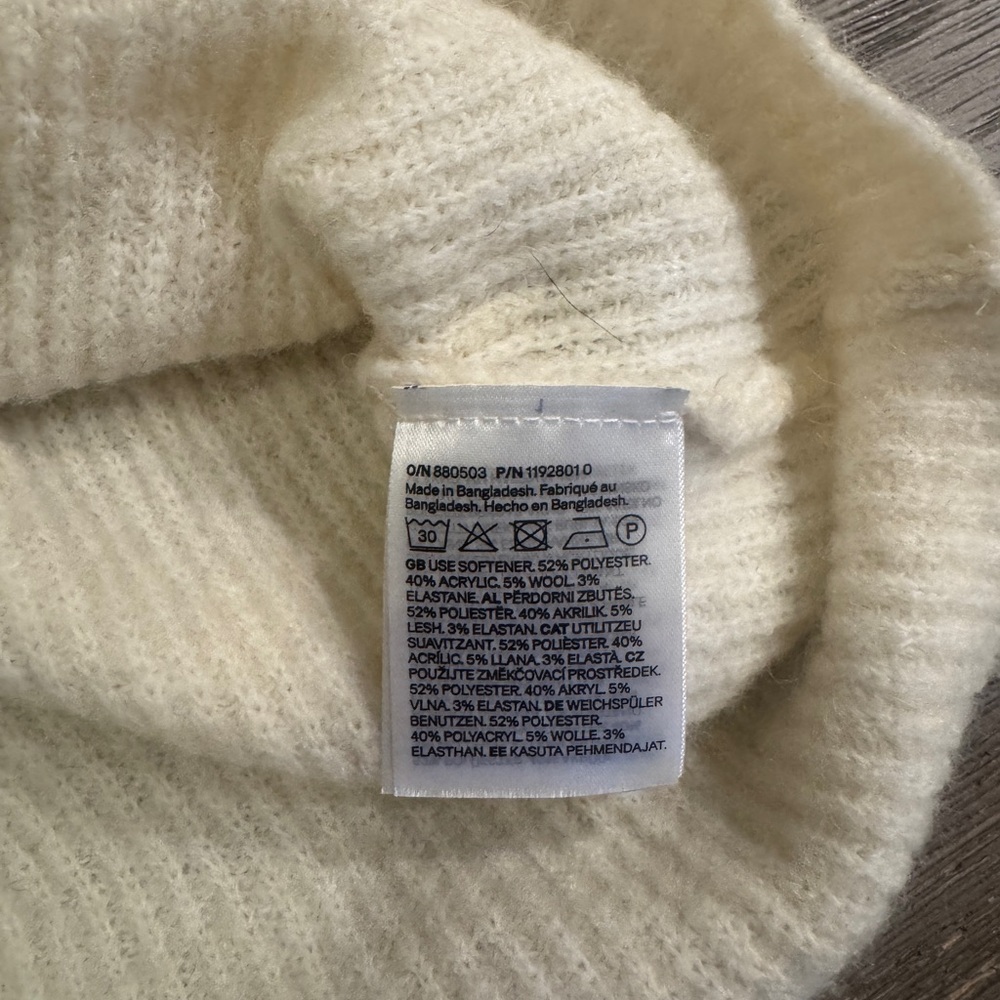 H&M Cream Off-the-Shoulder Raglan Sweater - Picture 2 of 4